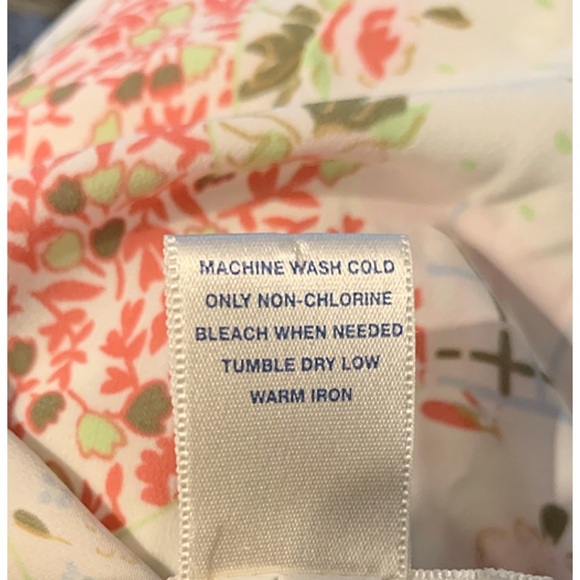 Old Navy Patchwork Floral V-Neck Blouse – Size Large - Picture 6 of 6